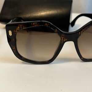 100% Authentic Fendi Sunglasses: Signature logo design, gold logo on sides.